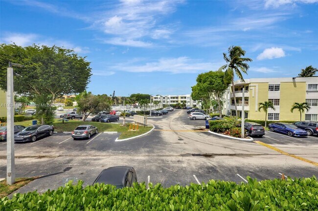 Building Photo - 10755 SW 108th Ave