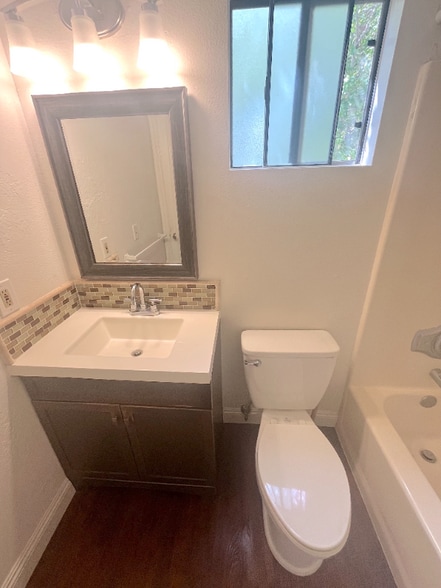 Building Photo - 248 W Avenida Palizada