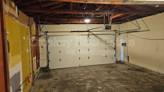 Building Photo - 929 Jensen Cir