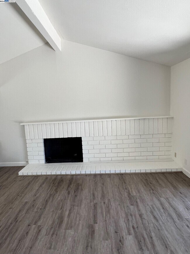 Building Photo - 535 Cambrian Way