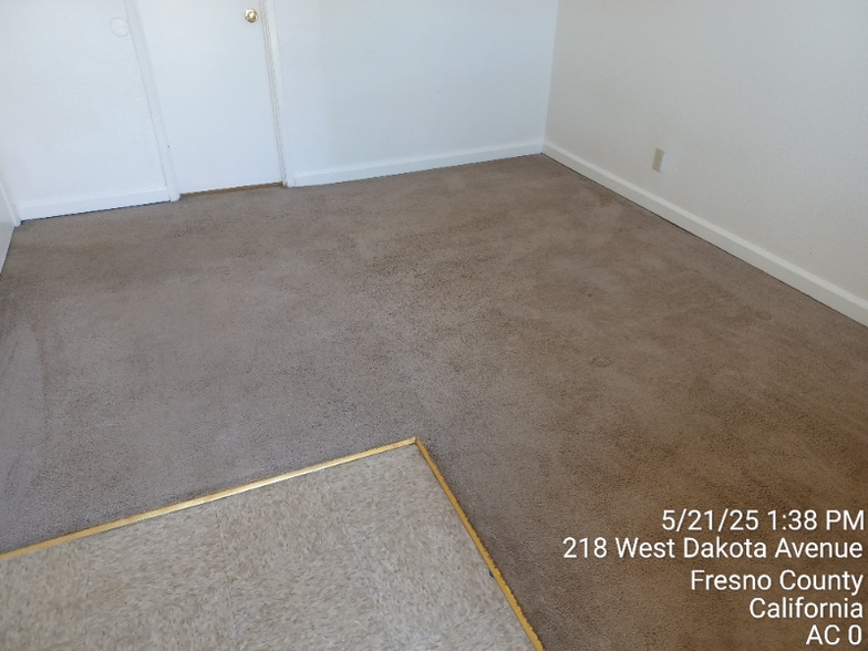 Building Photo - 212 W Dakota Ave