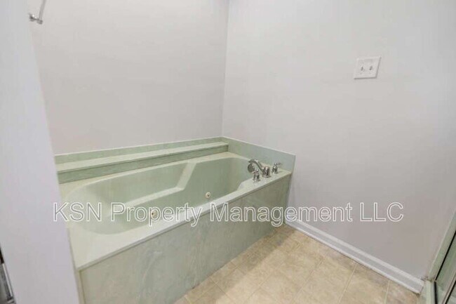 Building Photo - 123 Salt Landing Cir