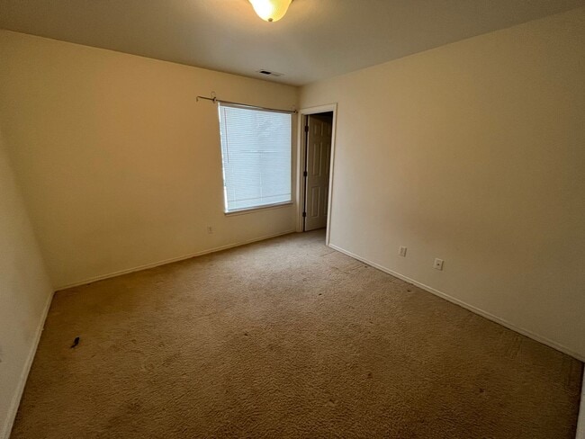 Building Photo - 3 Bed/2.5 Bath Single Family Home in River Canyon Estates