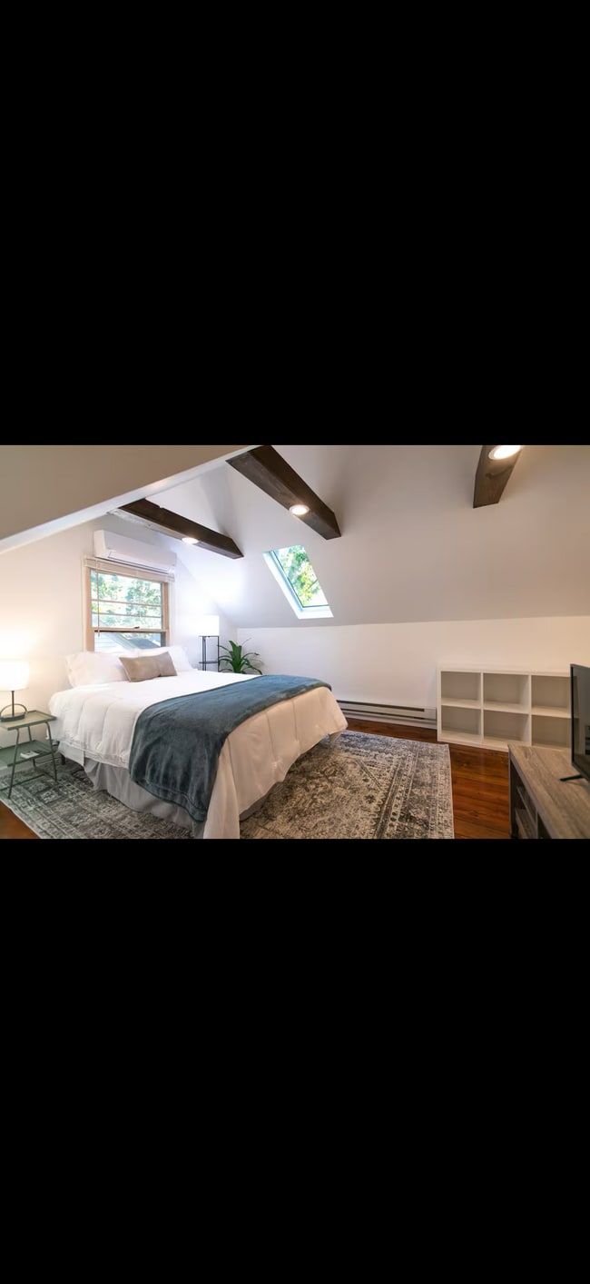 Building Photo - 6033-6011 11th Ave S