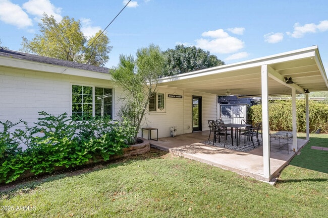 Building Photo - 808 E Cavalier Dr