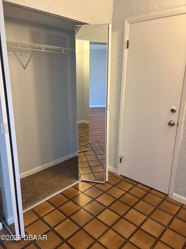 Building Photo - 275 Indigo Dr