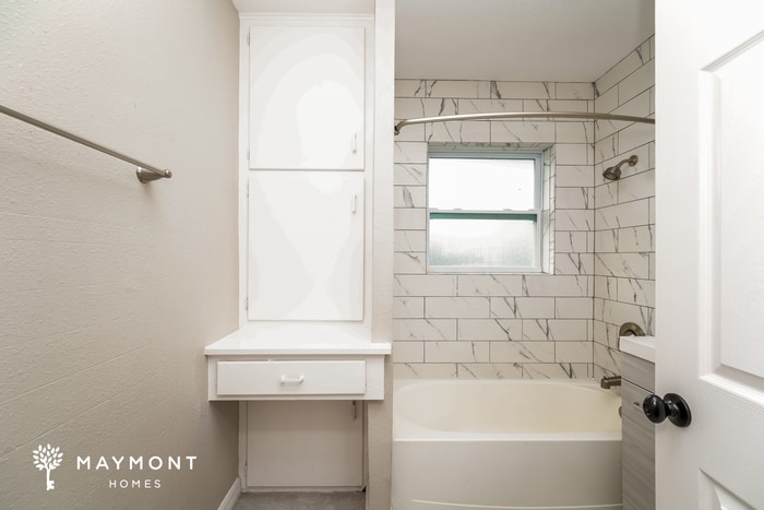 Building Photo - 714 37th St W