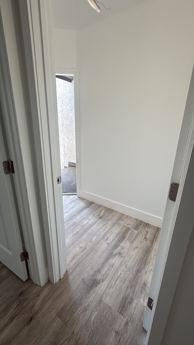 Building Photo - 4606 S Normandie Ave