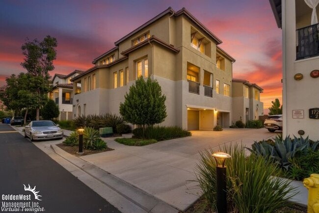 Building Photo - Bright & Spacious 2Bdm 2Ba Townhome in Eas...