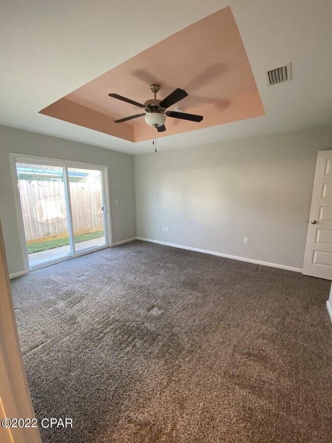 Building Photo - 401 Raven Ln