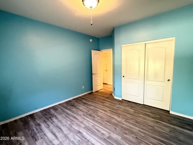 Building Photo - 9786 S La Rosa Dr