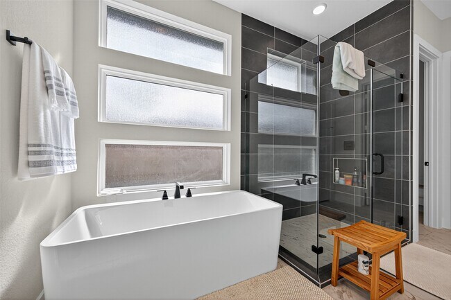 Building Photo - 7727 Pleasant Crst Dr