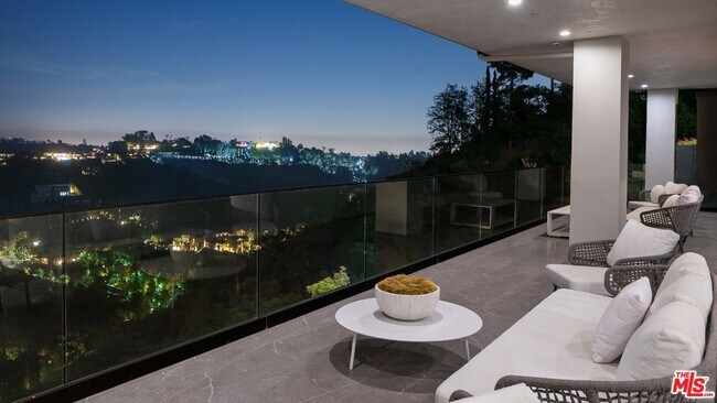 Building Photo - 1324 Stradella Rd