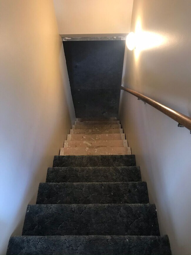 Building Photo - 4 Bedroom, 3 Bathroom House with Attached Double Car Garage