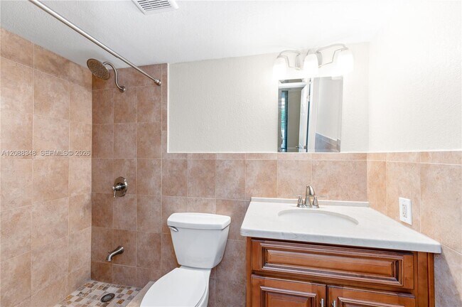 Building Photo - 540 Brickell Key Dr