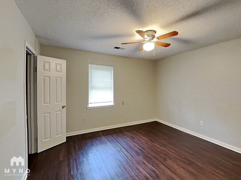 Building Photo - 5021 Woody Cove