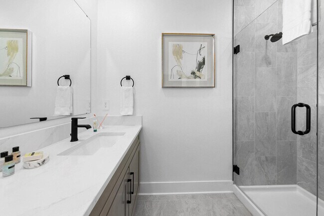 Building Photo - 5462 Cursive Dr
