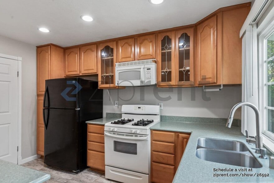 Building Photo - 1872 Anne Marie Ct