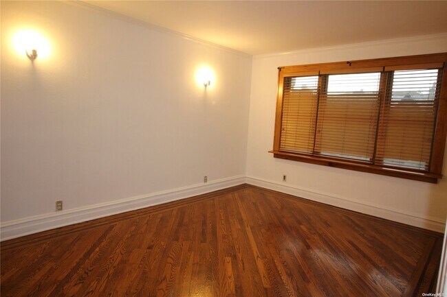 Building Photo - 88-82-88-62 62nd Dr