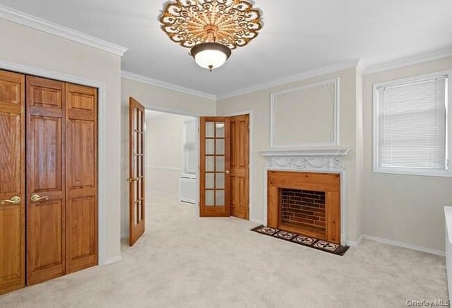 Building Photo - 22 School St