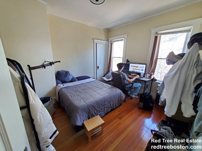 Building Photo - 270 Harvard St