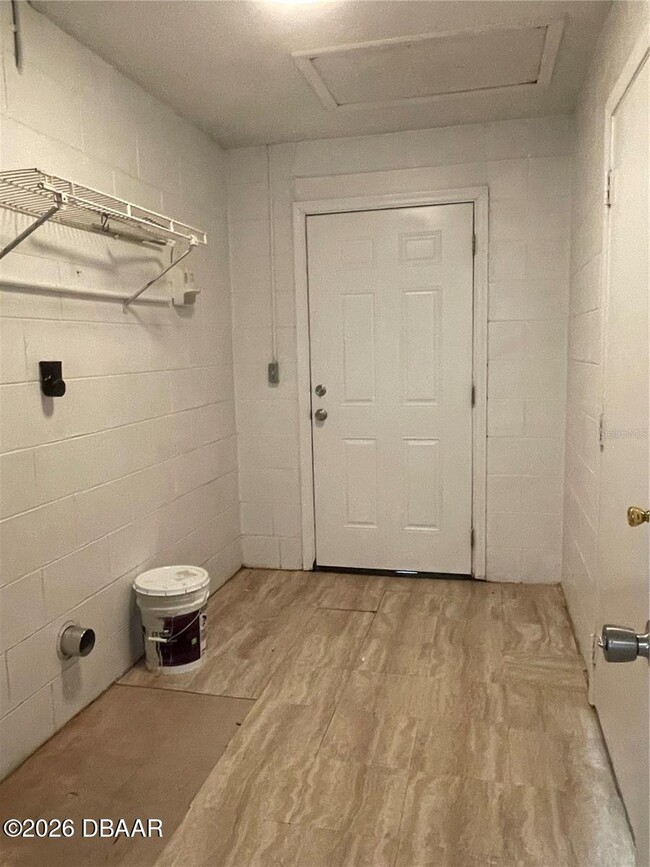 Building Photo - 2570 Beal St