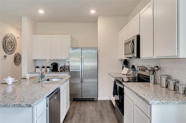 Building Photo - 1720 Cambrelle Wy