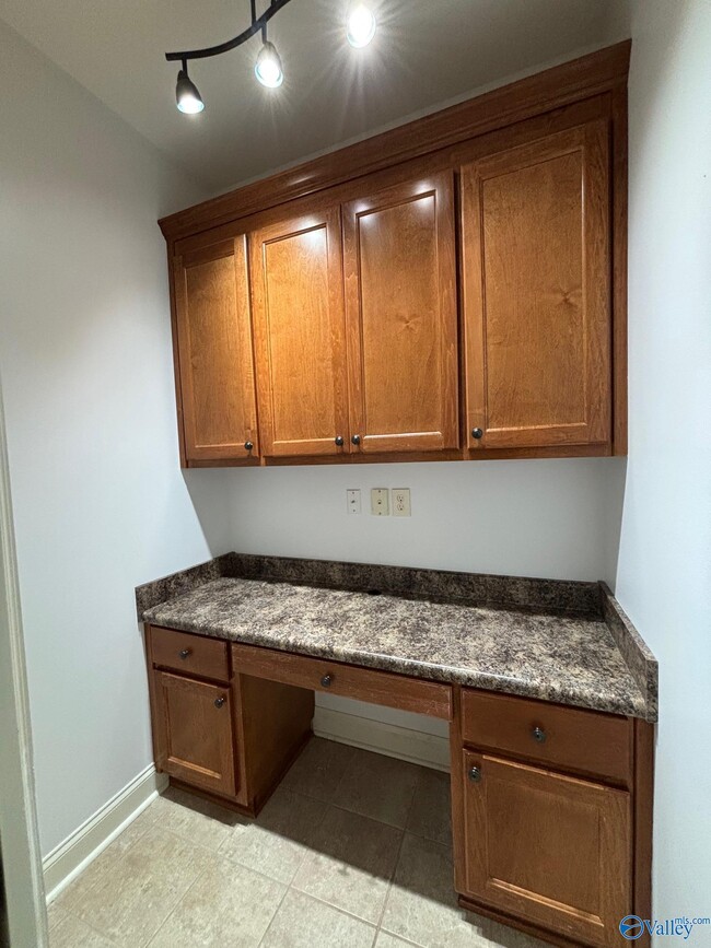 Building Photo - 15110 Lakeside Trail SW