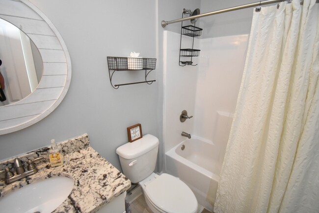 Building Photo - 846 Rosa Cir