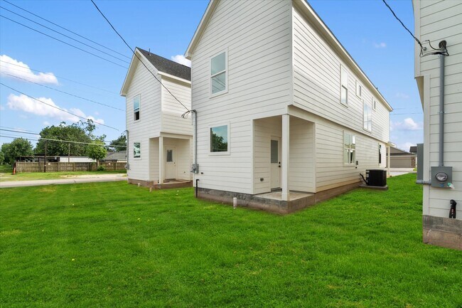 Building Photo - 131 S Virginia St