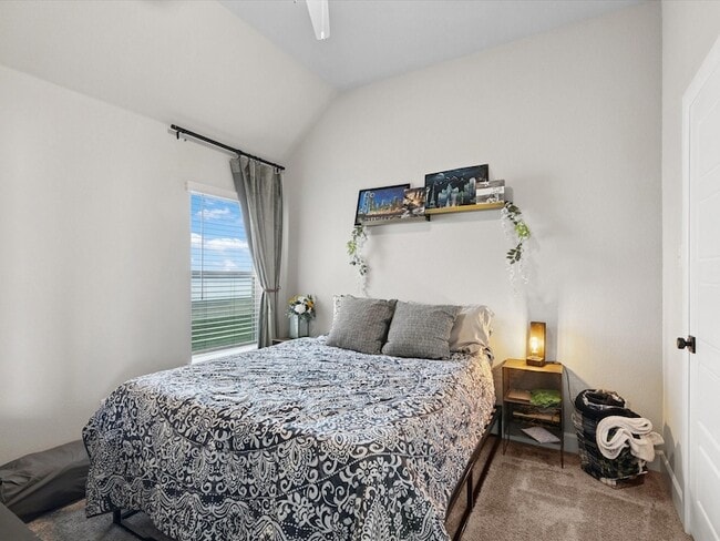 Building Photo - 2240 Lazy Dog Ln