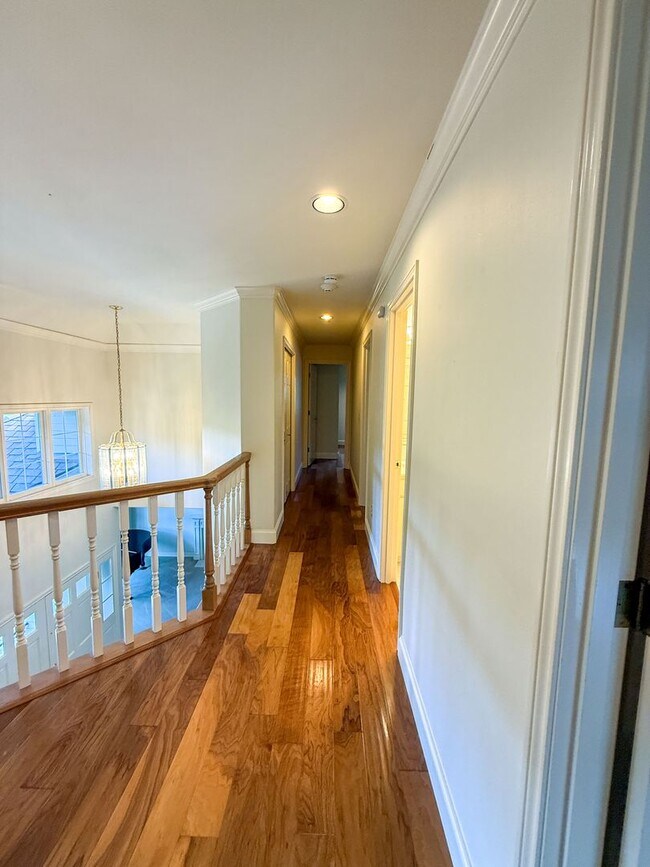 Building Photo - 4bd/3.25ba Seattle House