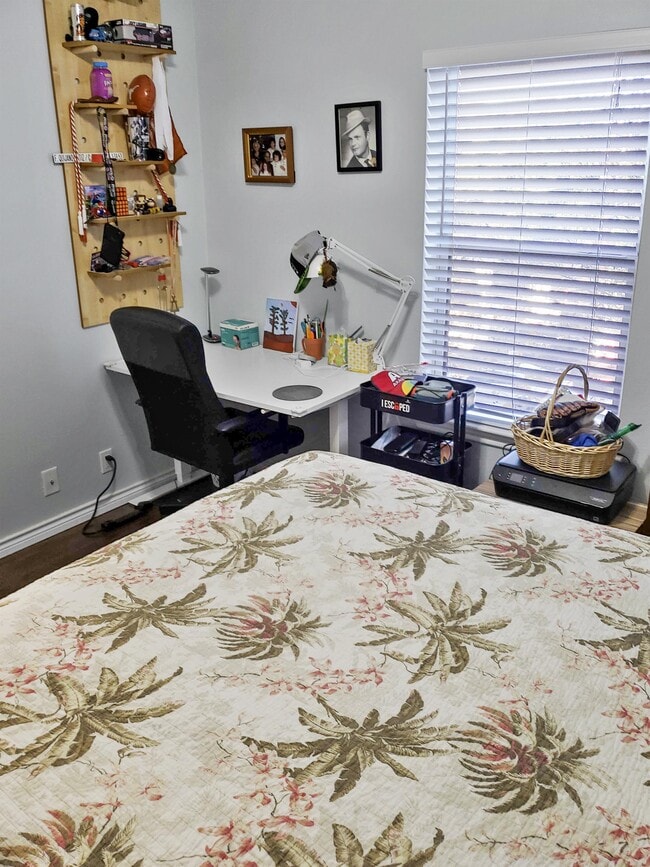 Building Photo - 2414 Longview St