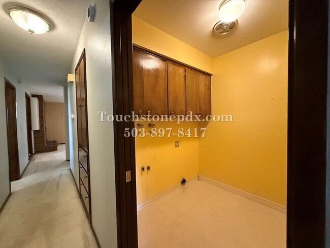 Building Photo - 13540 SW Hyland Park Ct