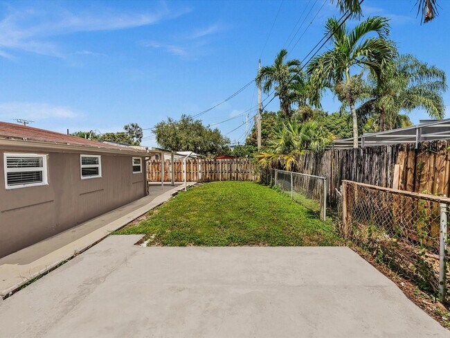 Building Photo - 6661 Meade St