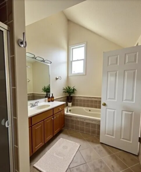 Building Photo - 214 Manahan Ct