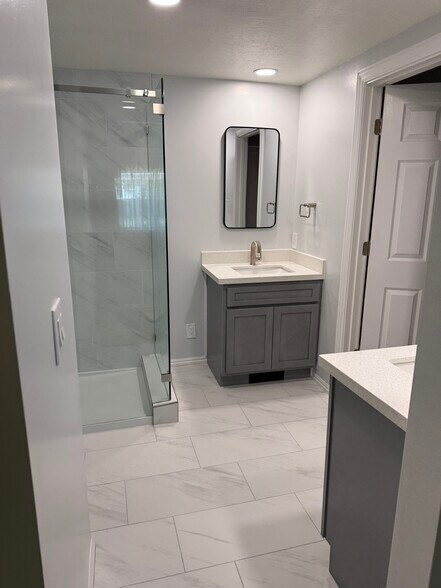 Primary Bath - 1453 E Vintry Cir