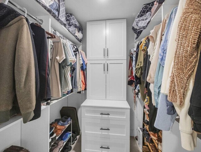 Building Photo - 520 NE 135th St