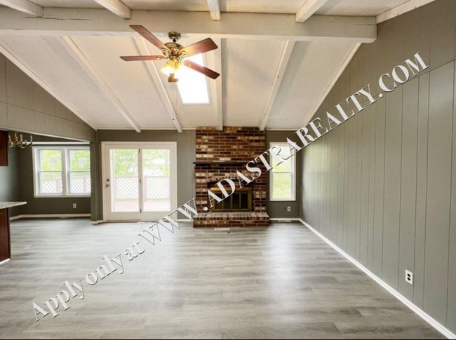 Building Photo - Cozy 4 Bedroom 3 Bath in Olathe-Coming SOON!!