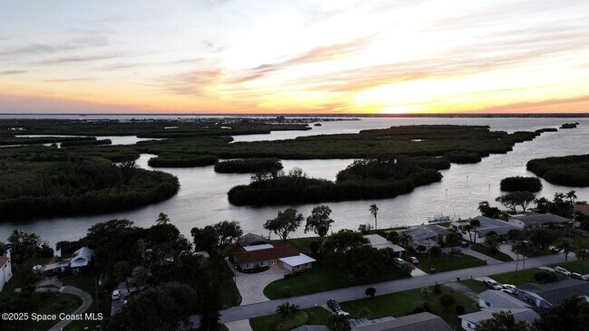 Building Photo - 778 Nassau Rd