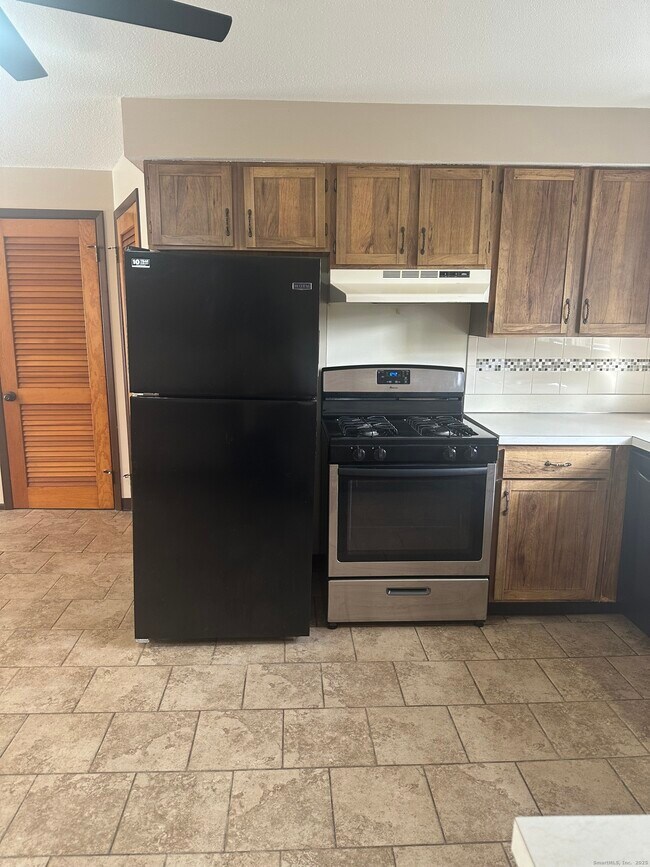 Building Photo - 94 Thompson St