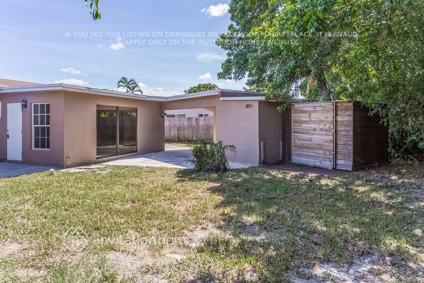 Building Photo - 3531 SW 15th Ct