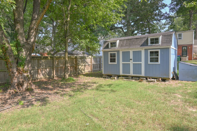 Building Photo - 1001 Willow Lawn Dr