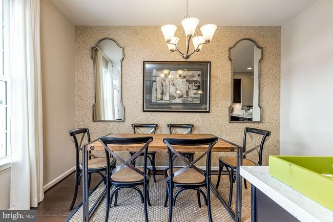 Building Photo - 3437 10th Pl SE