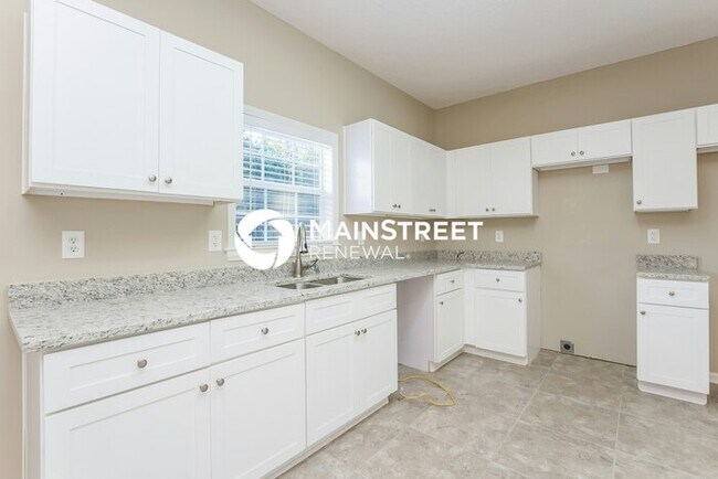 Building Photo - 4 Bedroom Pet-Friendly Home in Douglasville, GA with Main Street Renewal