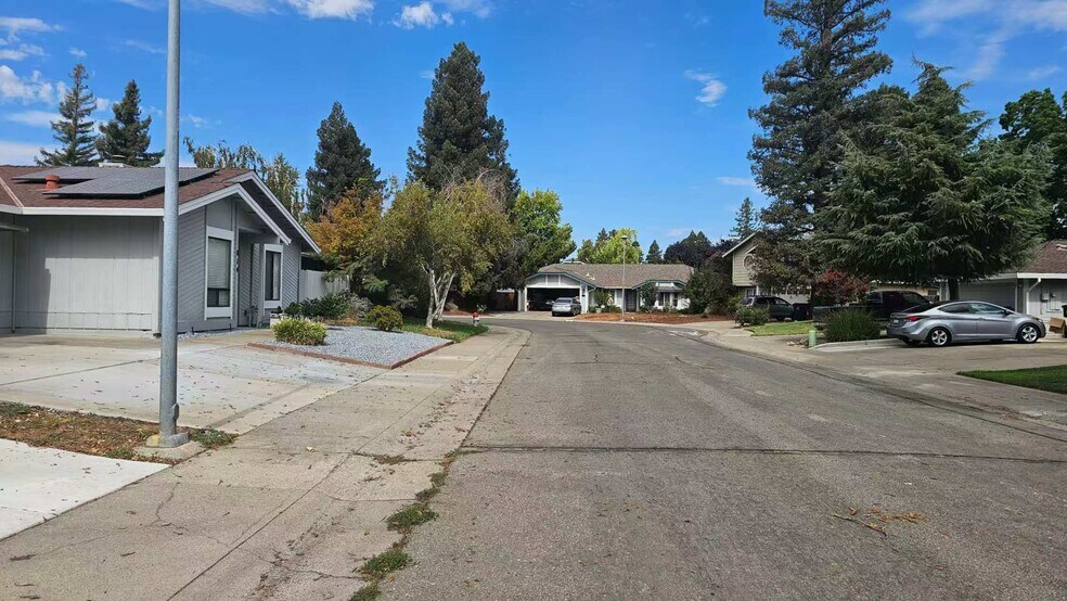 Building Photo - 814 Portugal Way