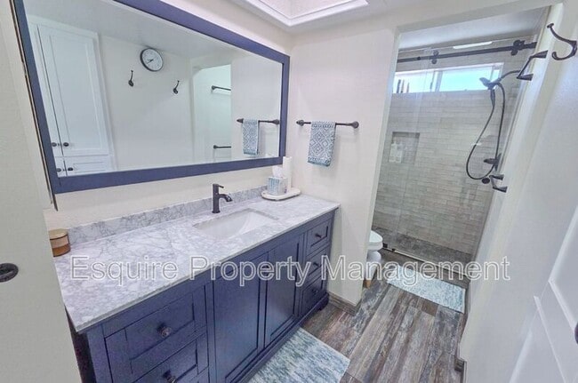 Building Photo - 279 Maple Rd