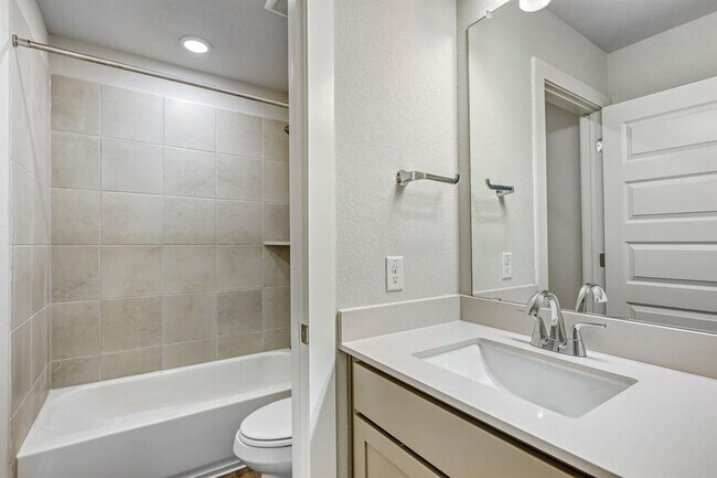 Building Photo - 3208 Canyon River Ln