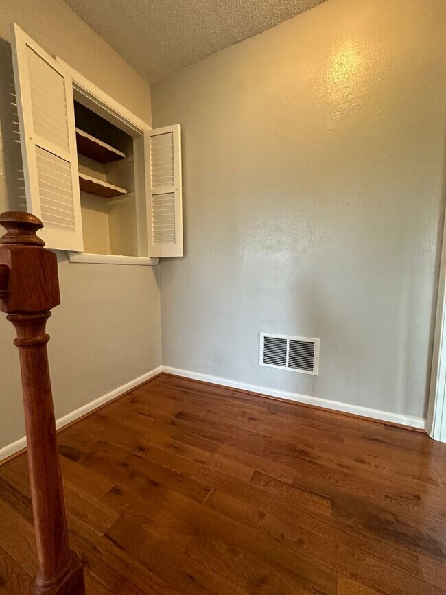 Building Photo - Pembroke Manor-4 bedroom 2.5 bath Single f...