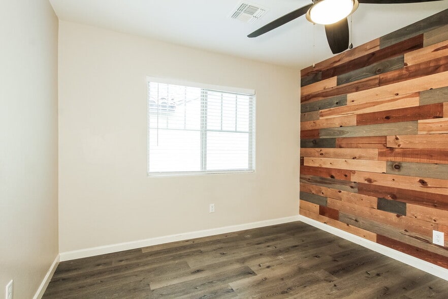 Building Photo - 17976 N 114th Ln